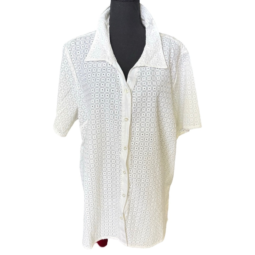 Objects Dart Woman 2X White Eyelet Short Sleeve Shirt